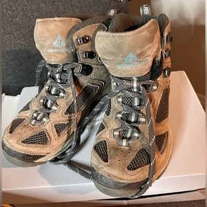 Amazing hiking boots, women’s size 8W